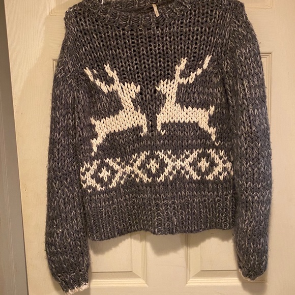 Sweater - Picture 1 of 2